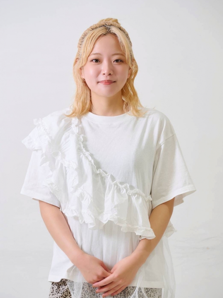 我孫子にあるネイル・マツエク・訪問美容を行う美容室「AVENIR 我孫子店（アブニール アビコ）」のスタッフ「矢口 汐音」